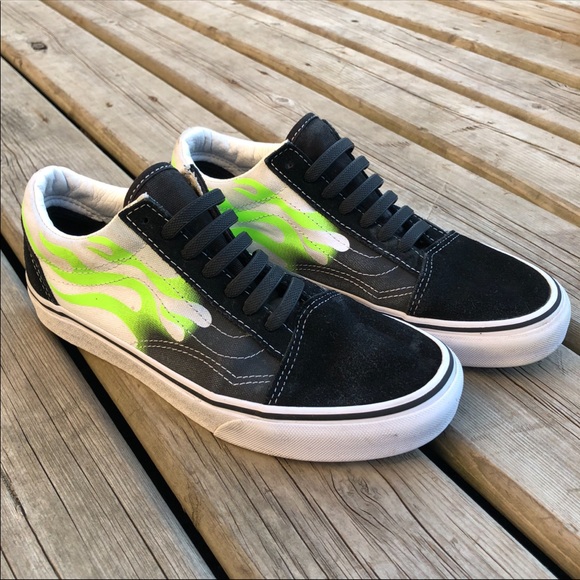 Vans Old Skool Classic Sneakers - Picture 2 of 8